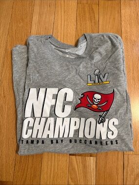 Nike Gray Tampa Bay Buccaneers NFC Champions Tee with Red Team Flag